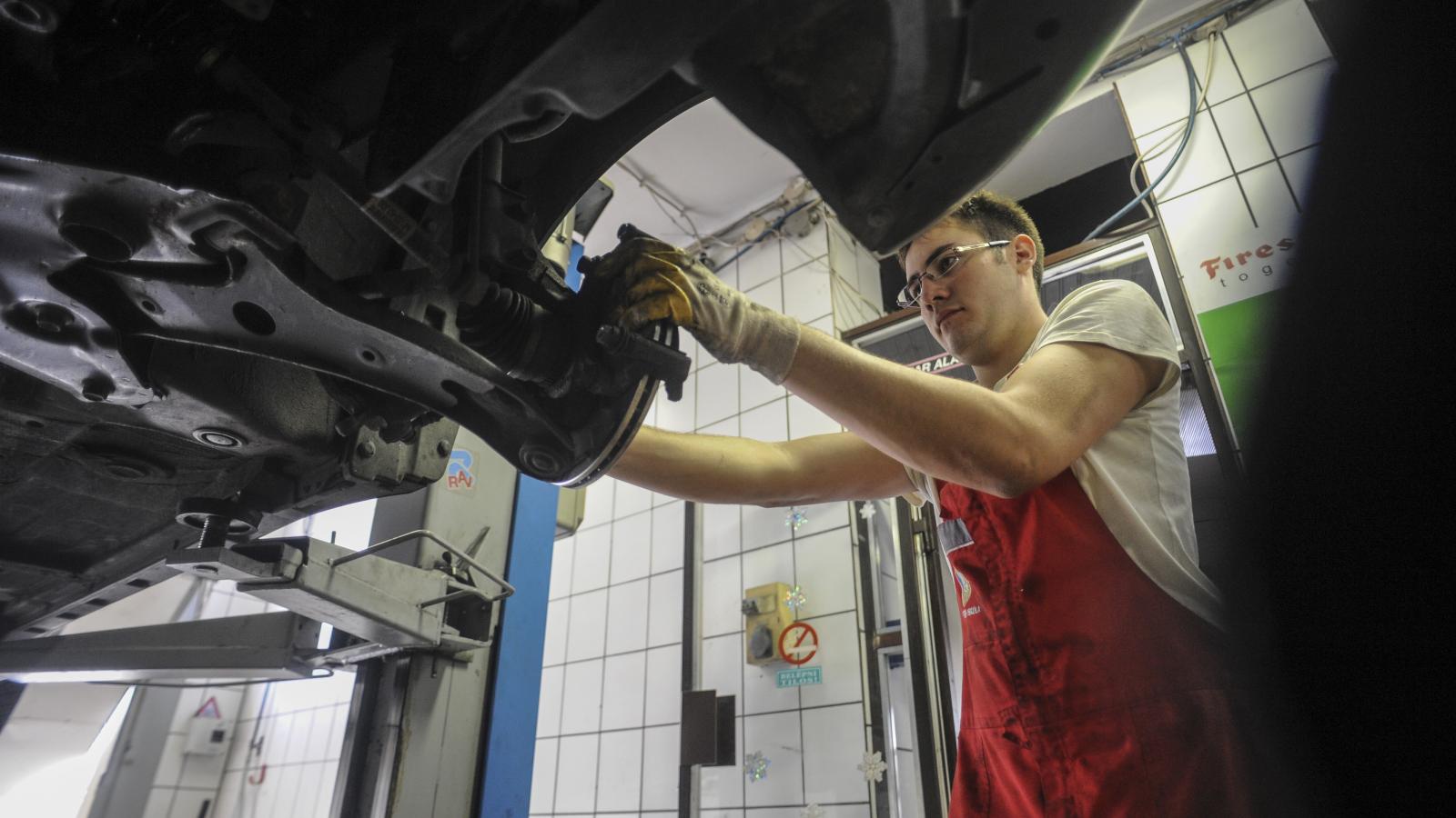 Mélyen bele kell nyúlni a pénztárcába, ha az autónkat javíttatjuk