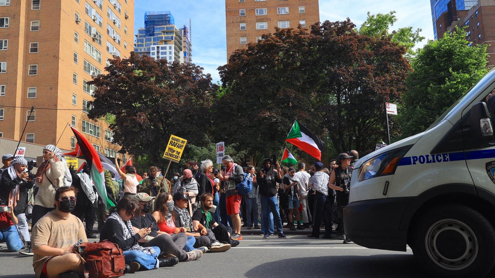 New Yorkban a forgalmat is megbénították a demonstrálók