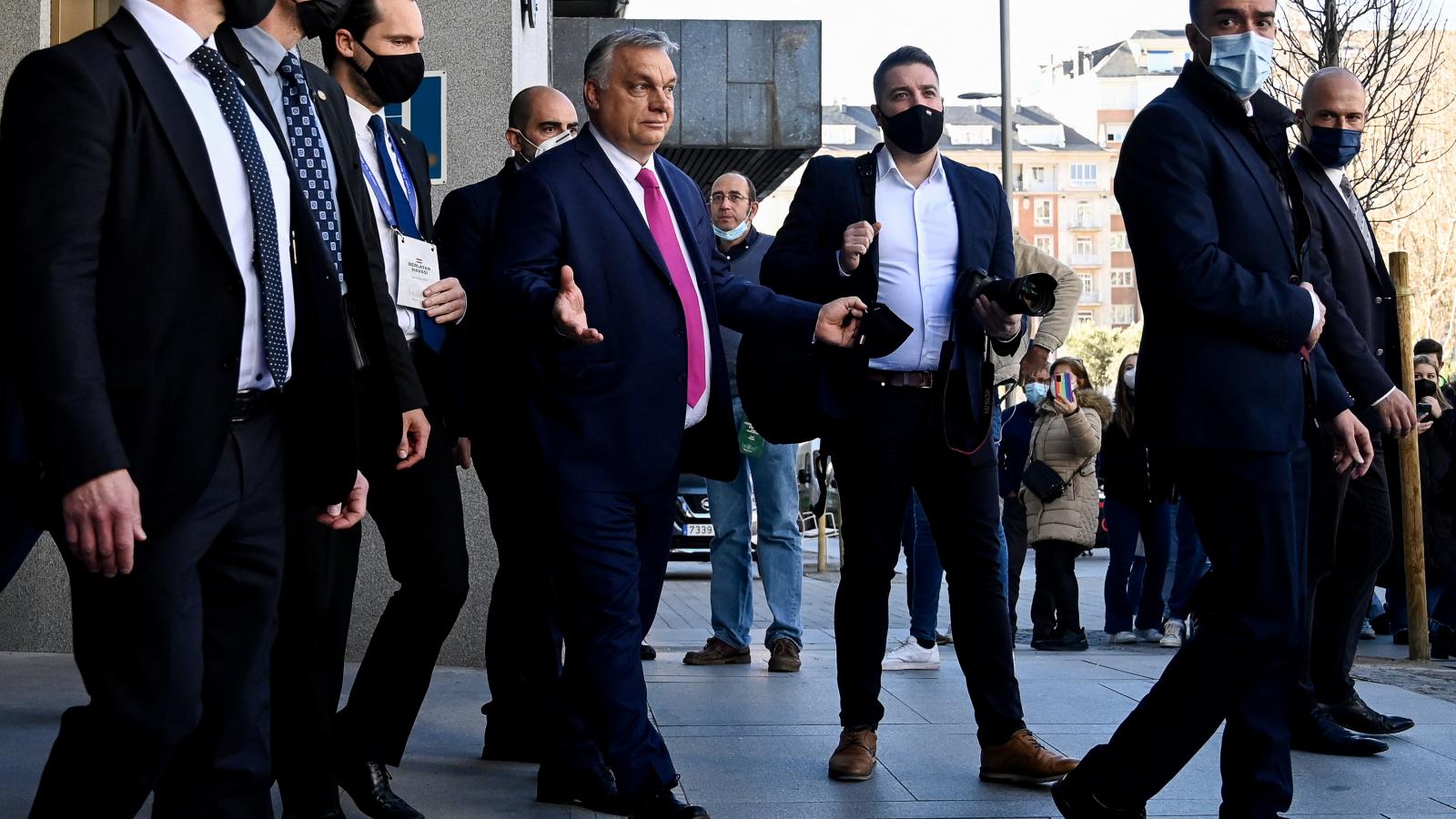 Orbán Viktor és kísérete 2022 januárjában, amikor a Vox párt meghívására személyesen is Madridban járt