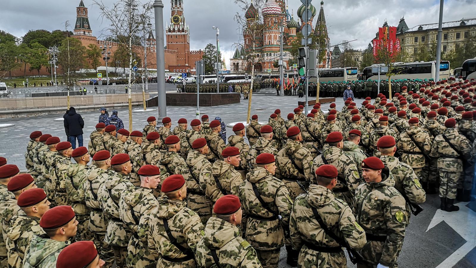 Külsőre rendezettnek tűnik a hadsereg, de a valóság nagyon sötét képet mutat