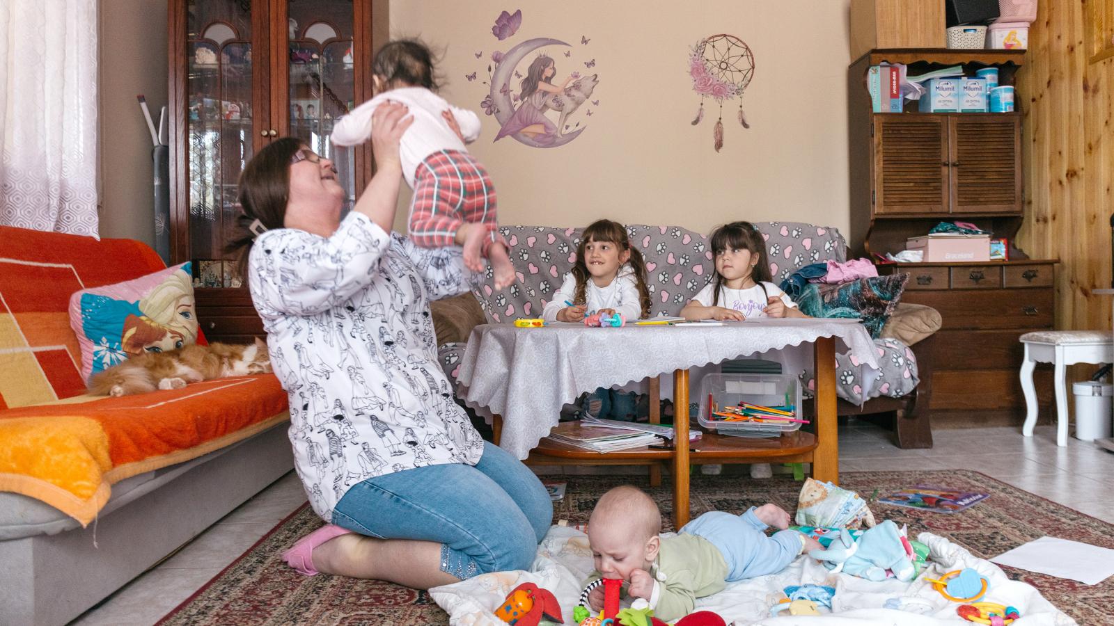 A nevelőszülőknél lévő gyerekek képviseletét is ellátják a gyerekjogi képviselők, csakhogy egyre kevesebb van belőlük