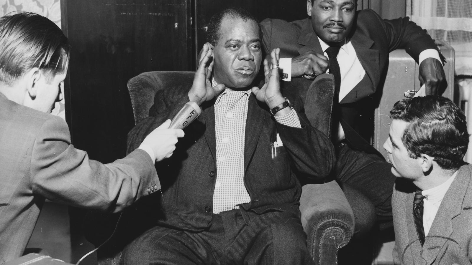 Louis Armstrong interjúja a Szabad Európa Rádióban, a bal oldali riporter Ekecs Géza (Cseke László), 1960 körül