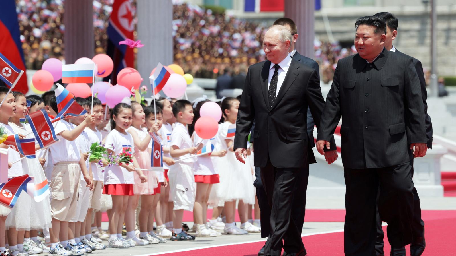 Kim Dzsongun észak-koreai vezető támogatja Putyin ukrajnai háborúját