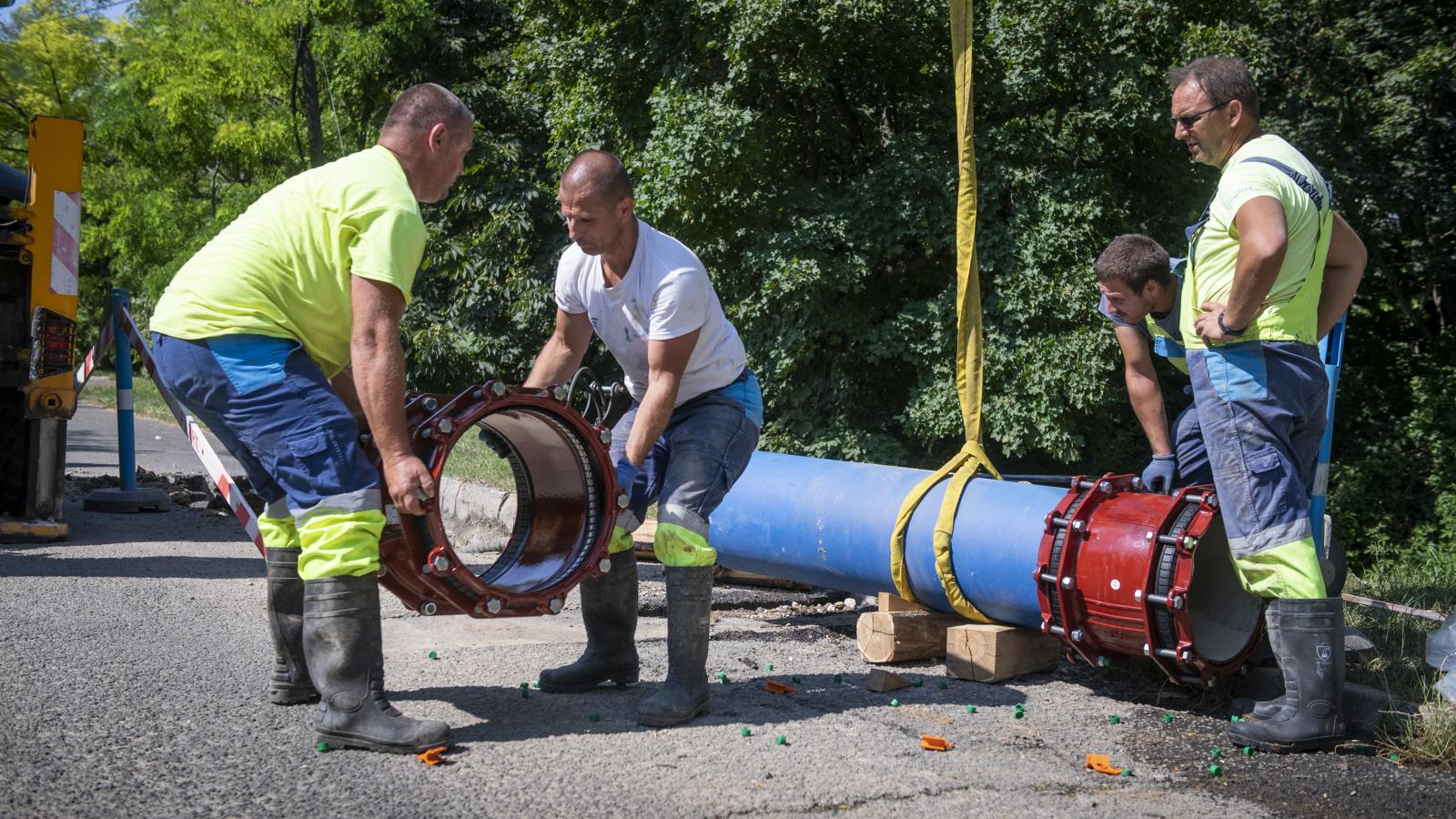 A BKK mellett más fővárosi közszolgáltatók sincsenek túl rózsás helyzetben. A Fővárosi Vízművek üzleti tervét már tavaly is kisebb botrány árán sikerült csak elfogadni