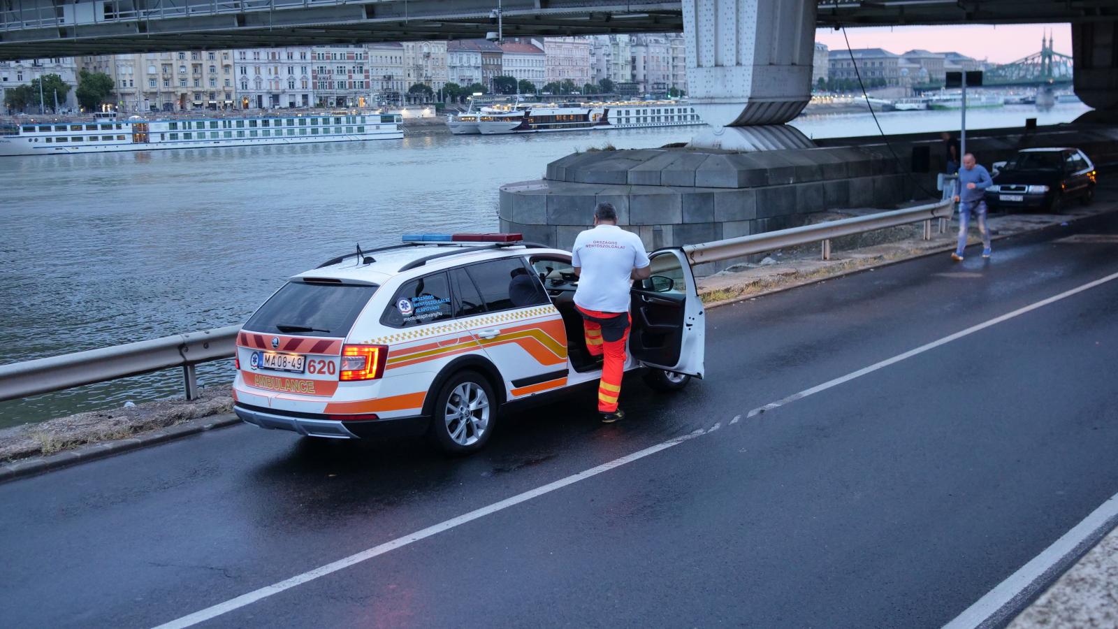 A mentőszolgálat gépkocsija a helyszínen 