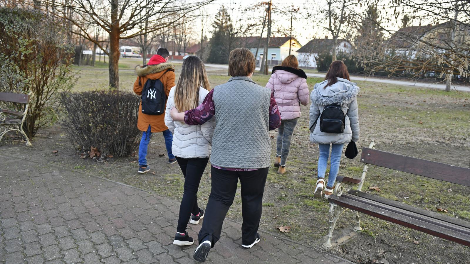 Elmennek. A méltatlan eljárás eddig 113 nevelőszülőt űzött el