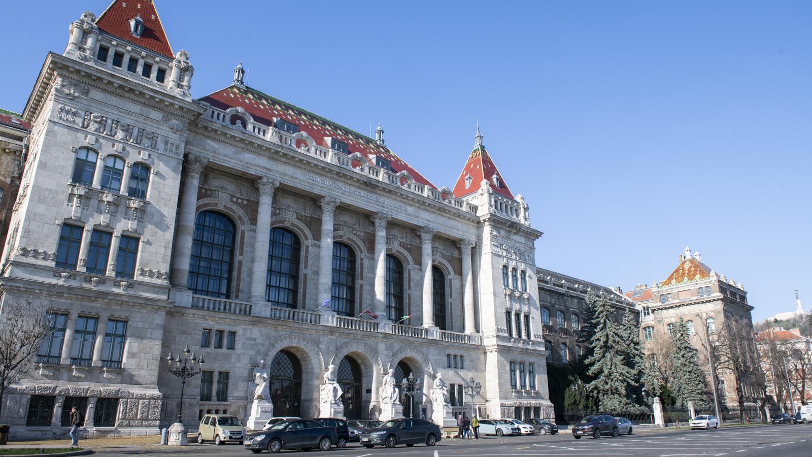 Menetrendszerűen derülnek ki a súlyos gólyatábori megaláztatások