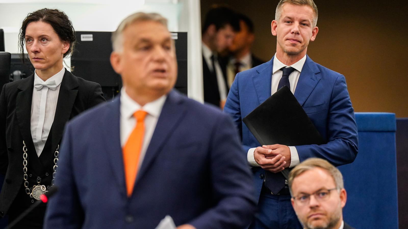 Orbán Viktor nehéz helyzetben az EP-ülésen