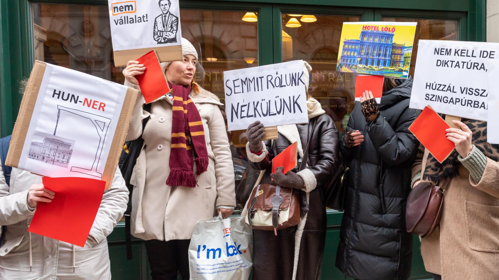 Hiába tüntettek a kutatók, a kormány erőből visz mindent