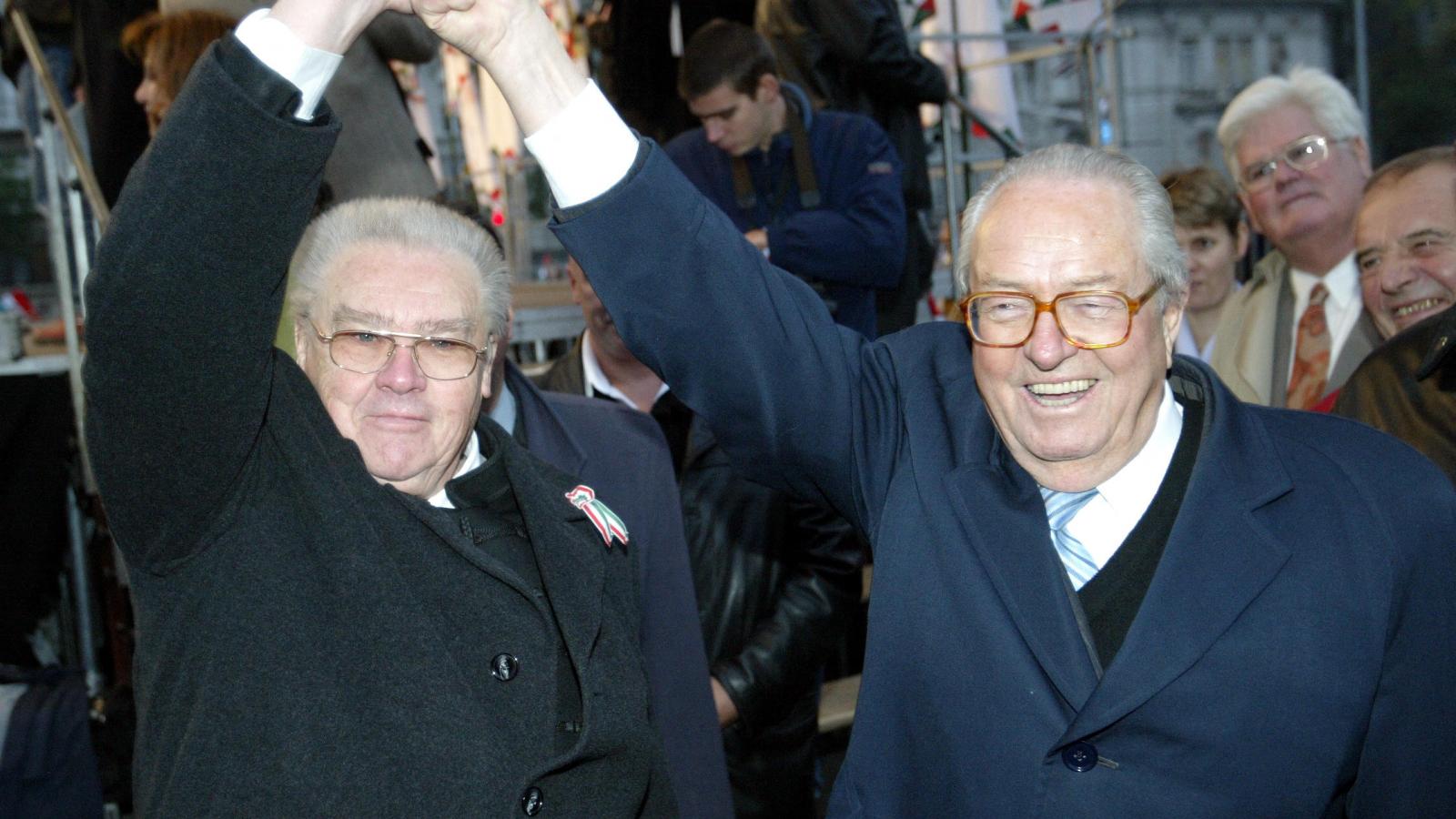 Csurka István és Jean-Marie Le Pen, a francia Nemzeti Front akkori elnöke 2003. október 23-án