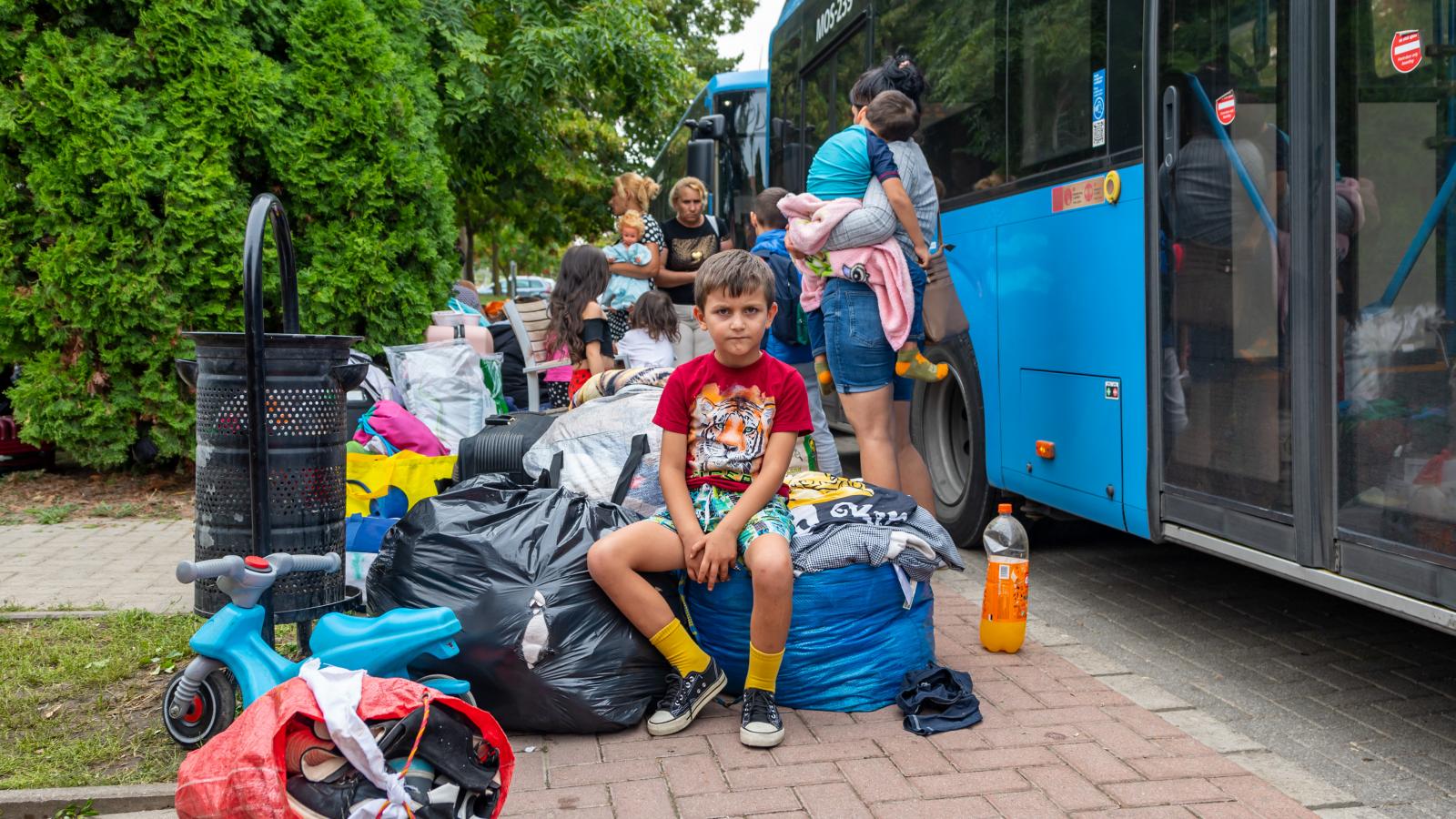 Főleg nőket és gyerekeket tettek utcára a kormány döntése miatt