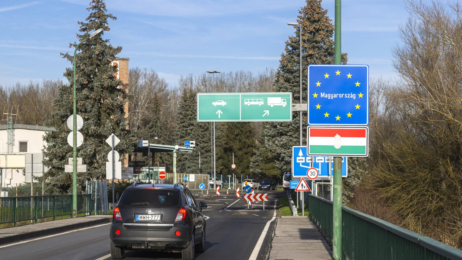 Ha Ausztria nem akadályozza a bővítést, megszűnnek a többórás sorok a magyar–román határon is