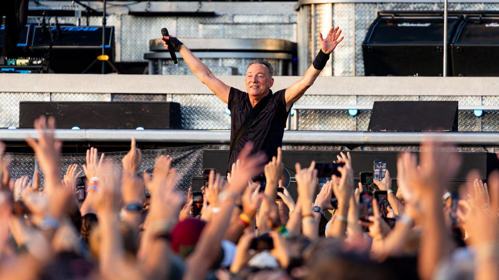 A Főnök, Bruce Springsteen is feldolgozott egy ma már 90 éves karácsonyi slágert