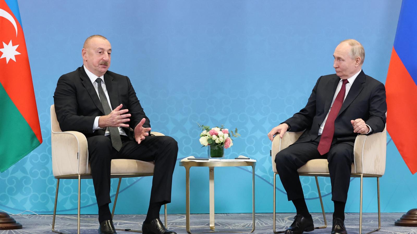 Ilham Aliyev és Vlagyimir Putyin 2024. július 3-án a kazahsztáni Asztanában