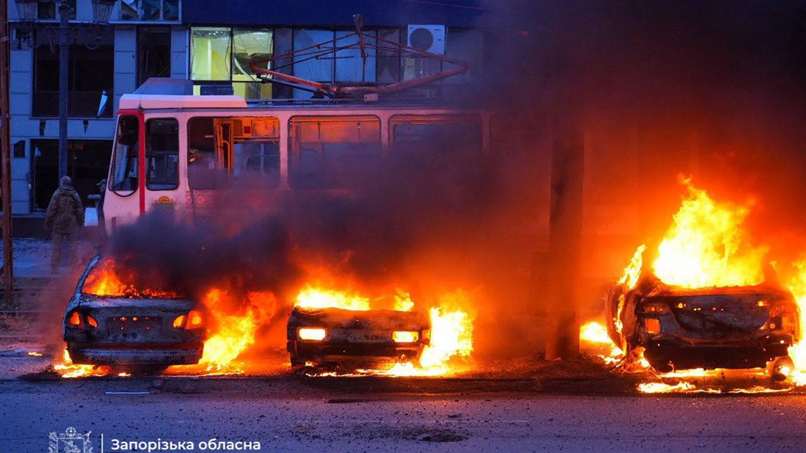 Az orosz légierő tegnap irányított bombákkal mért csapást Zaporizzsja városára, 13 ember halálát okozva