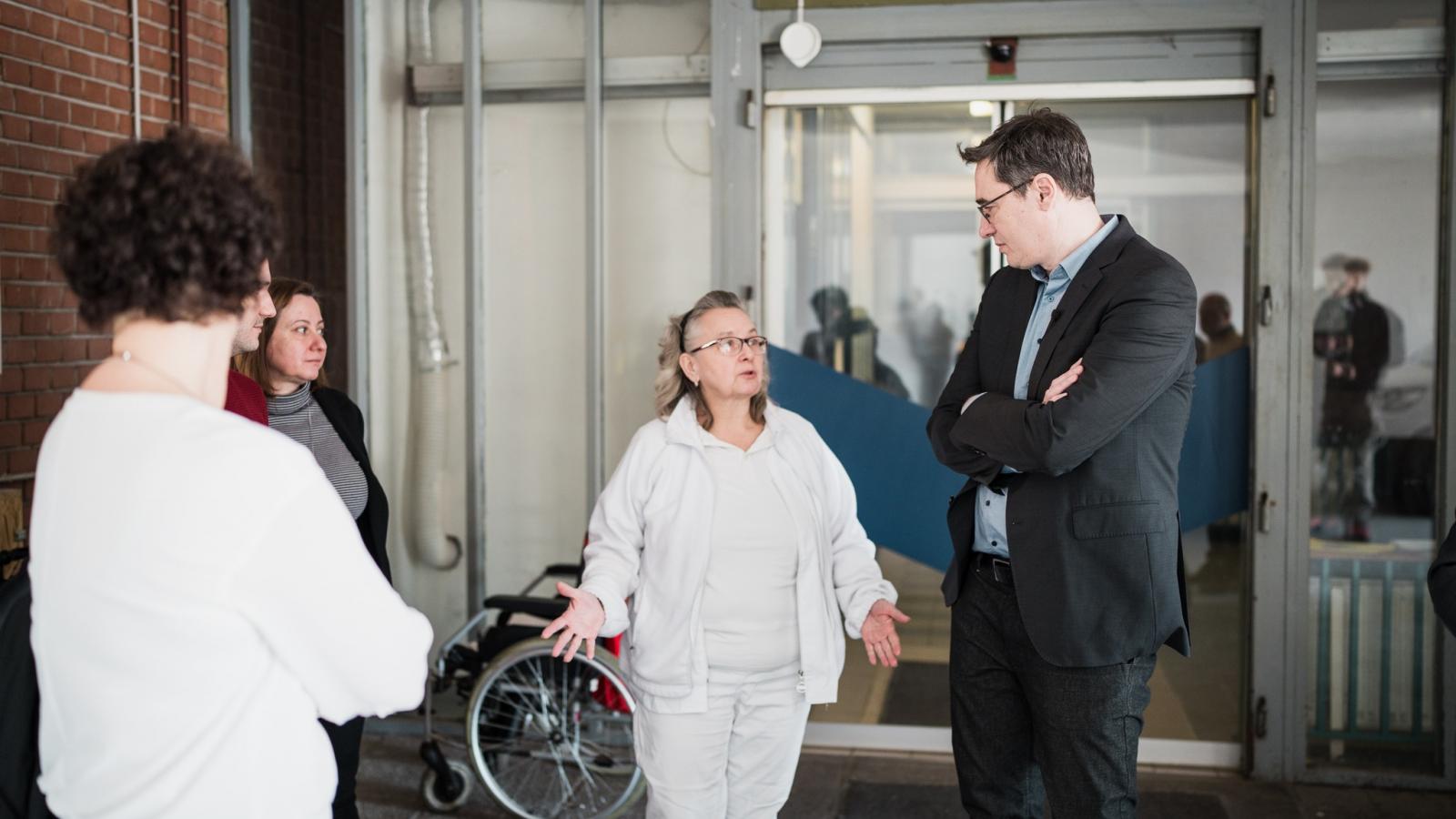 Karácsony Gergely a Szabolcs utcai hajléktalankórházban február 17-én