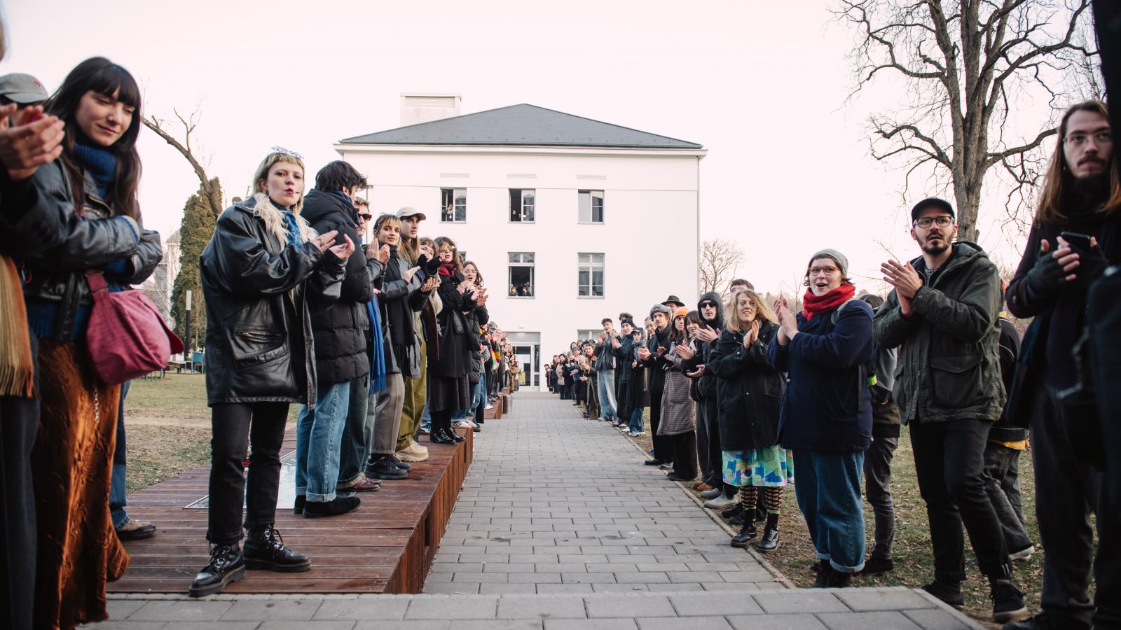 A MOME Front weboldala szerint ma lejár a követelések teljesítésére adott határidő