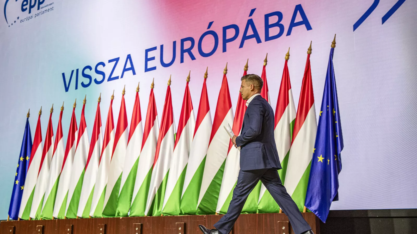 Magyar Péter a Tisza hétvégi kongresszusán. A kormány- és rendszerváltást ígérő párt a válsággal terhelt ágazatok „rendbetételével” kezdene