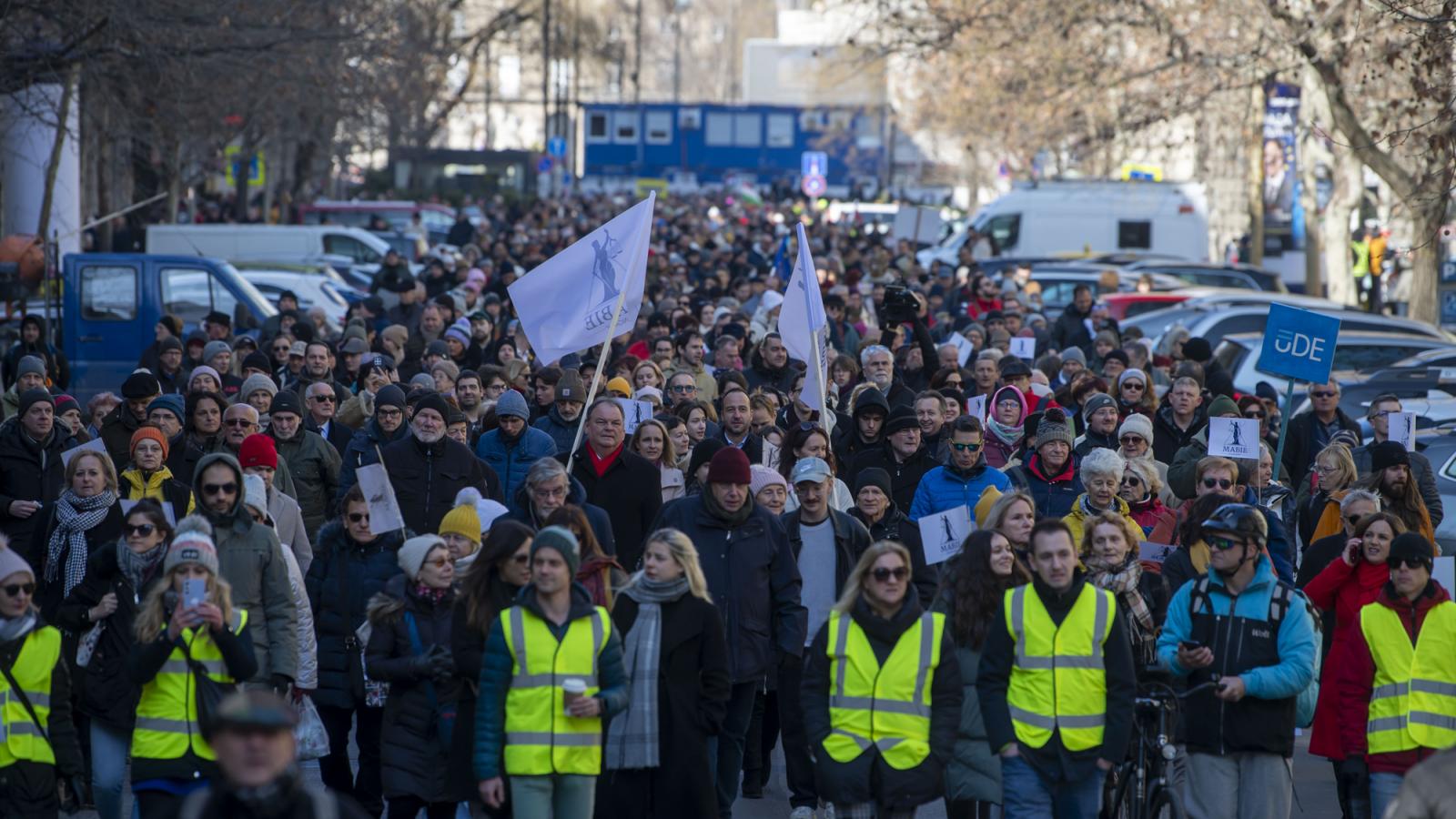 Tüntetők február 22-én 