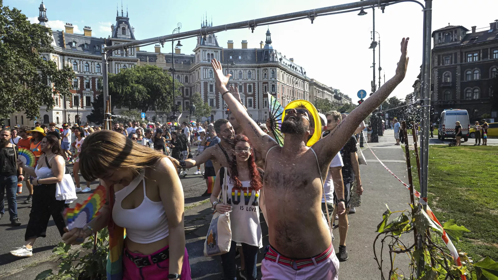 2023. július 15-én a terézvárosi Andrássy úton, a Kodály köröndöt is érintve vonultak a Budapest Pride felvonulói
