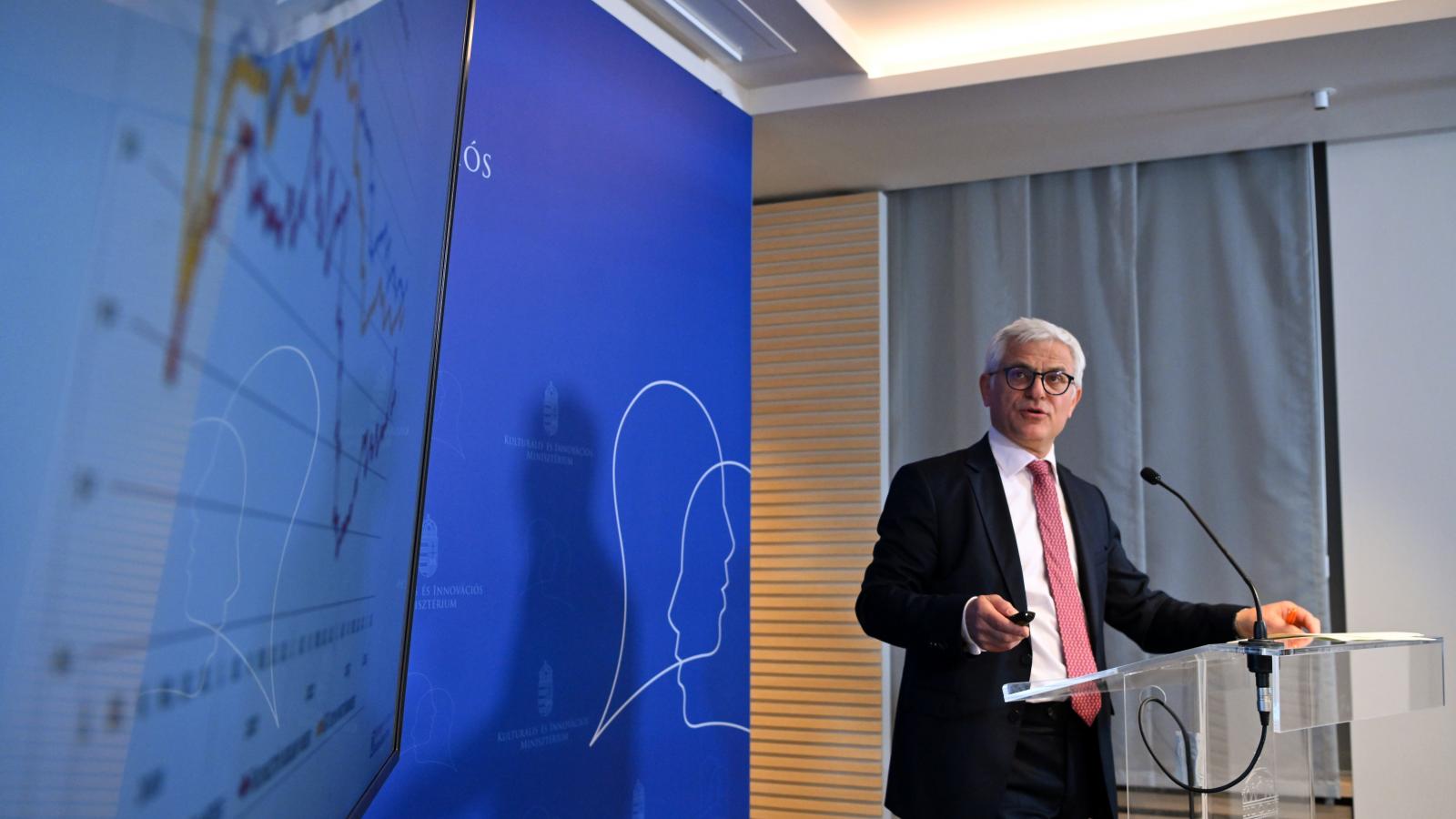 Jelasity Radován bejelentette: az Erste nem emeli a lakossági díjait