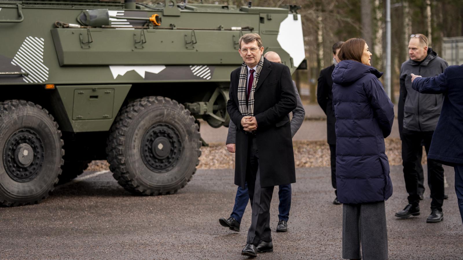 Troels Lund Poulsen dán védelmi miniszter látogatása a porkkalai helyőrségben március 5-én 