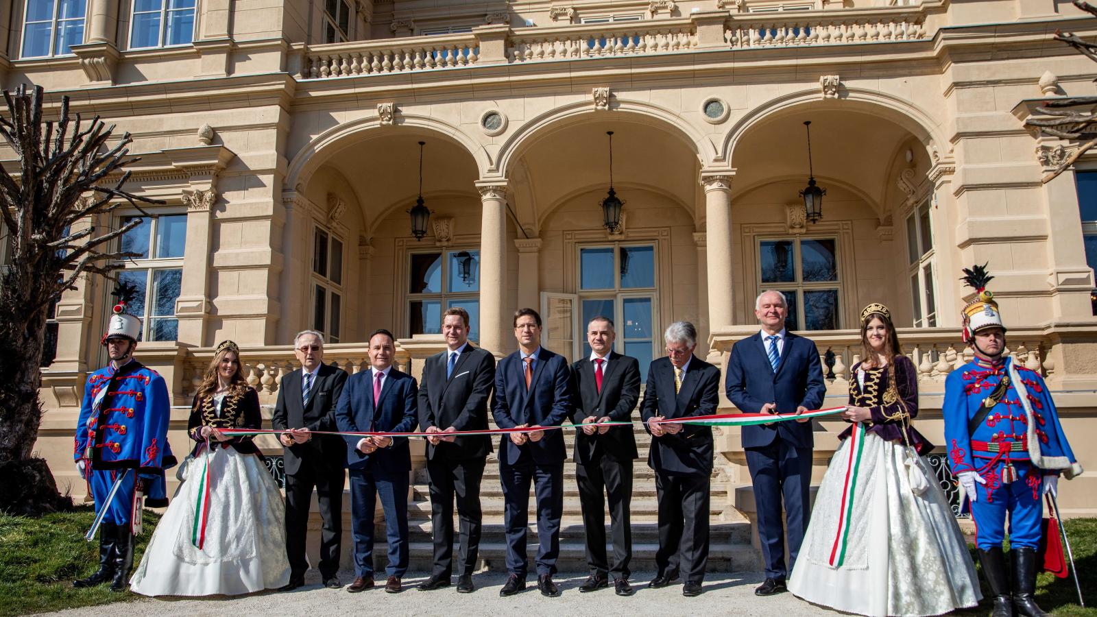 A felújított szabadkígyósi Wenckheim-kastély átadása 2022. március 19-én 