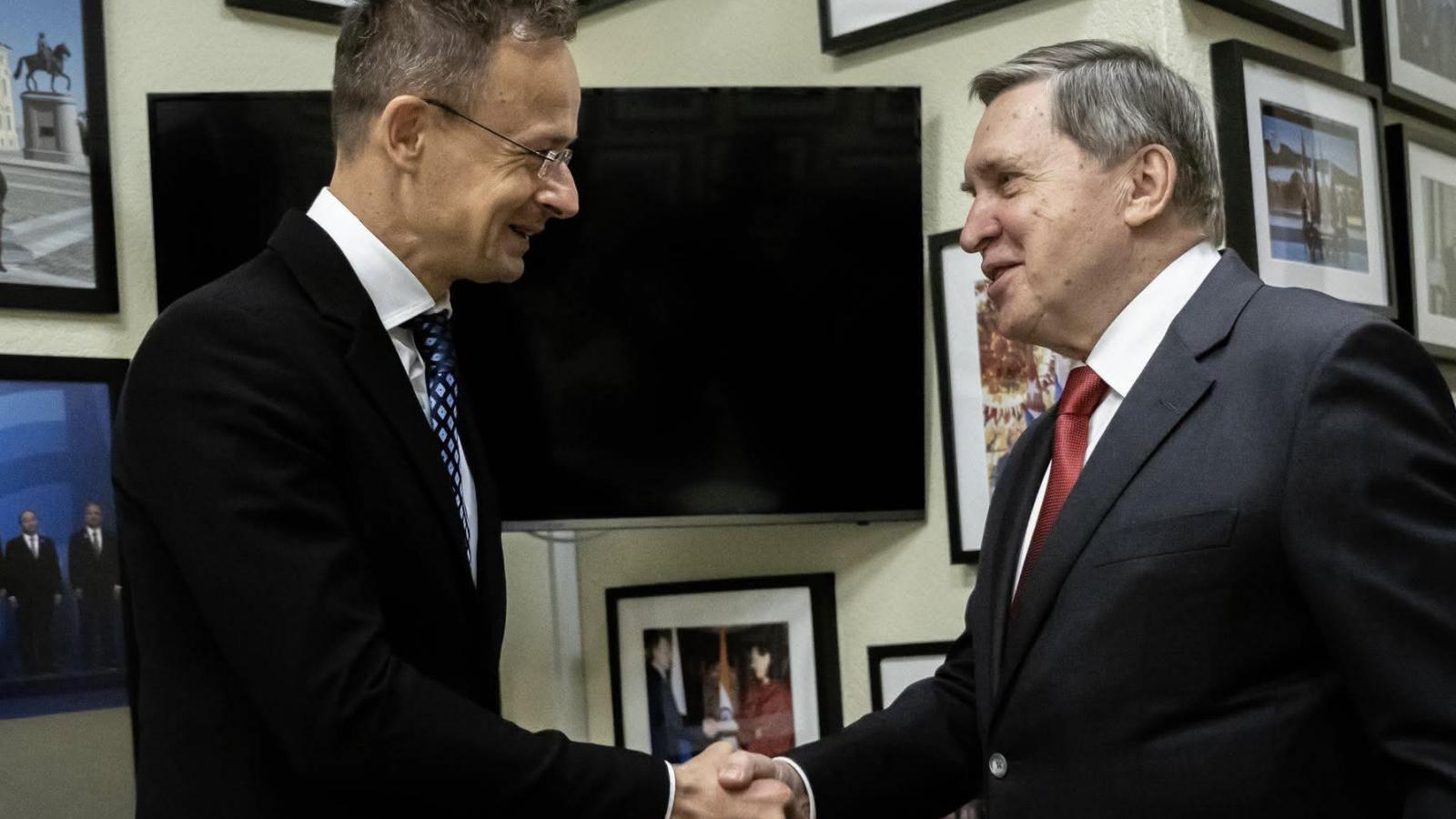 Szijjártó Péter és Jurij Usakov, az orosz elnök külpolitikai főtanácsadója március 26-án Moszkvában 