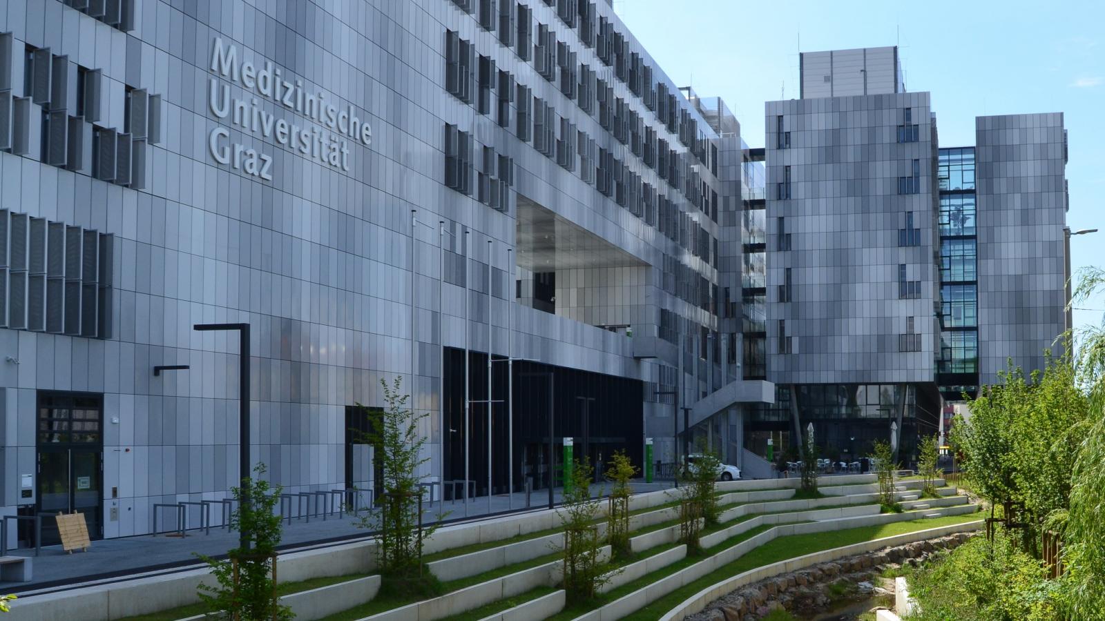 Ezen a klinikán volt a koponyaműtét, aminek körülményeit vizsgálják