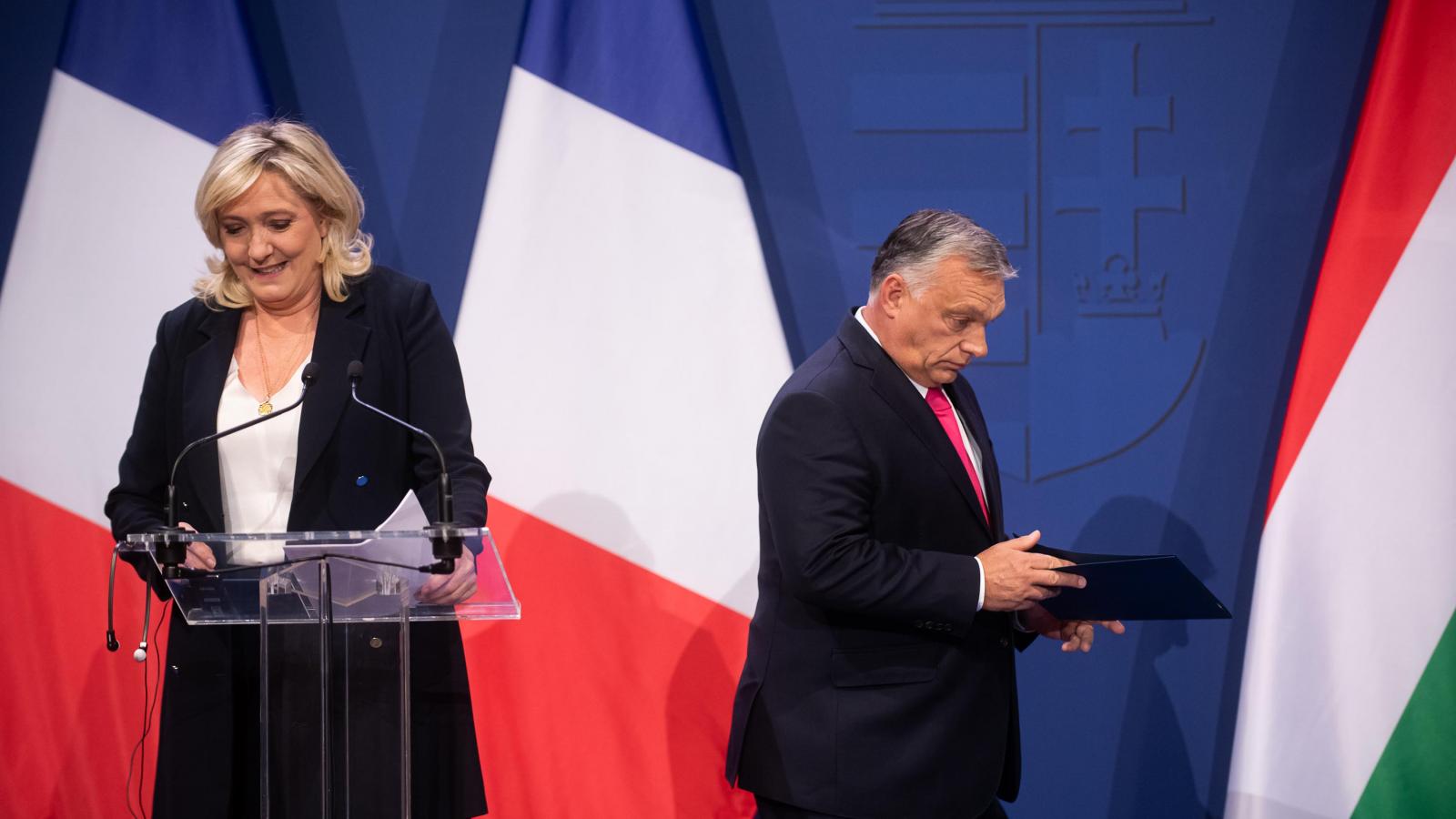 2021. október 26. Orbán Viktor és Marine Le Pen sajtótájékoztatója a Karmelita Kolostorban.