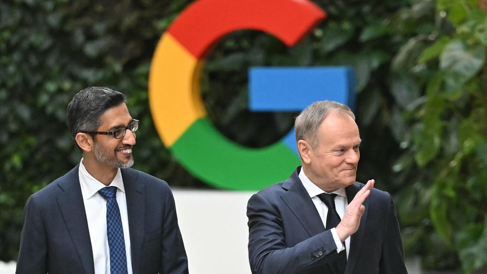 Külföldi cégek sora jelent meg Lengyelországban. Februárban Donald Tusk kormányfő Sundar Pichaijal, a Google vezérigazgatójával tartott közös sajtótájékoztatót
