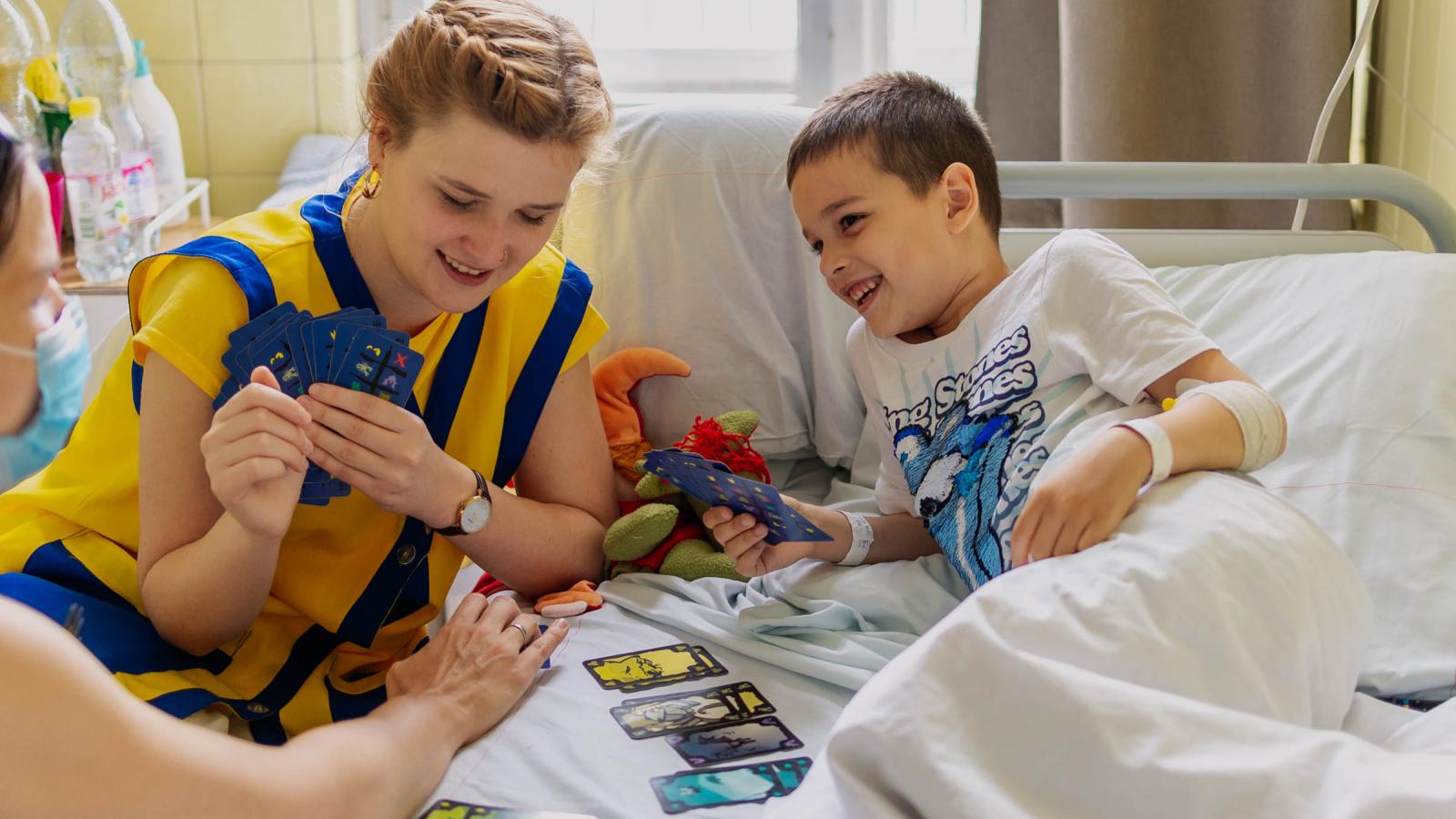 Az alapítvány önkéntesei megpróbálnak mindenkinek személyre szabottan segíteni