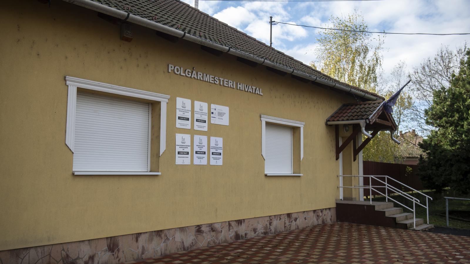 Az önkormányzati dolgozók fizetése teljesen elértéktelenedett az elmúlt években