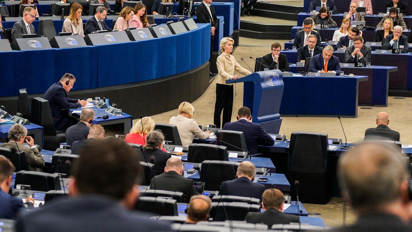 Az EP-ben beszél Ursula von der Leyen, az EB elnöke