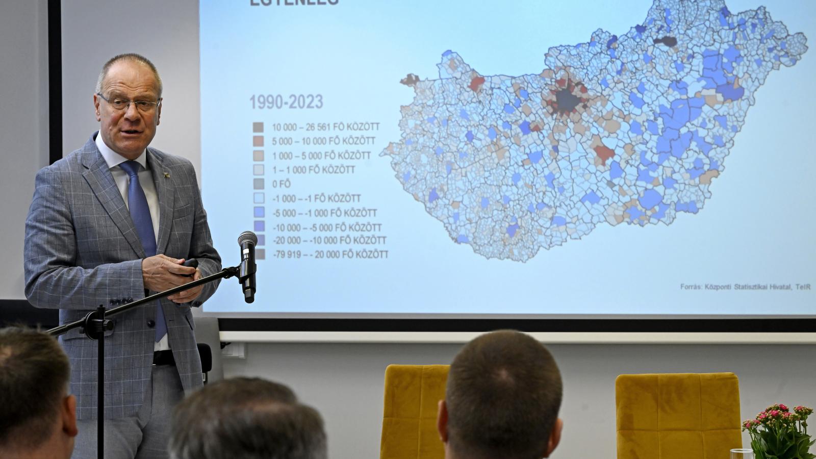 Navracsics Tibor a Lakás, lakáspolitika, lakhatás a XXI. században című konferencián 2025. április 29-én 