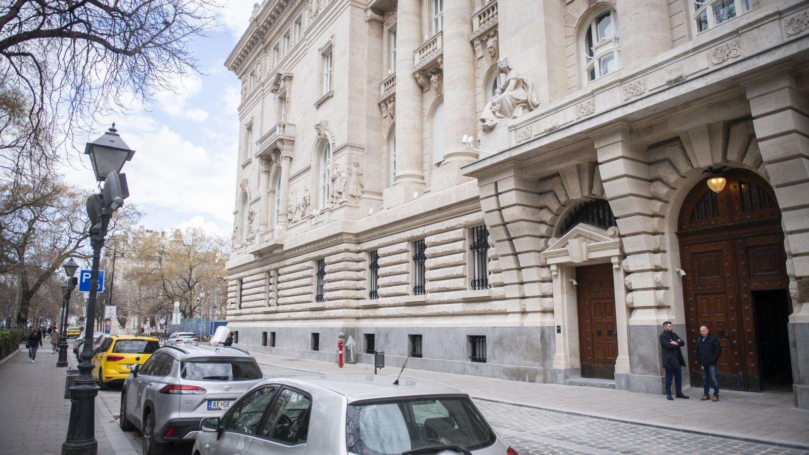 A jegybanki vezetők sem látnak esélyt kamatcsökkentésre a közeljövőben