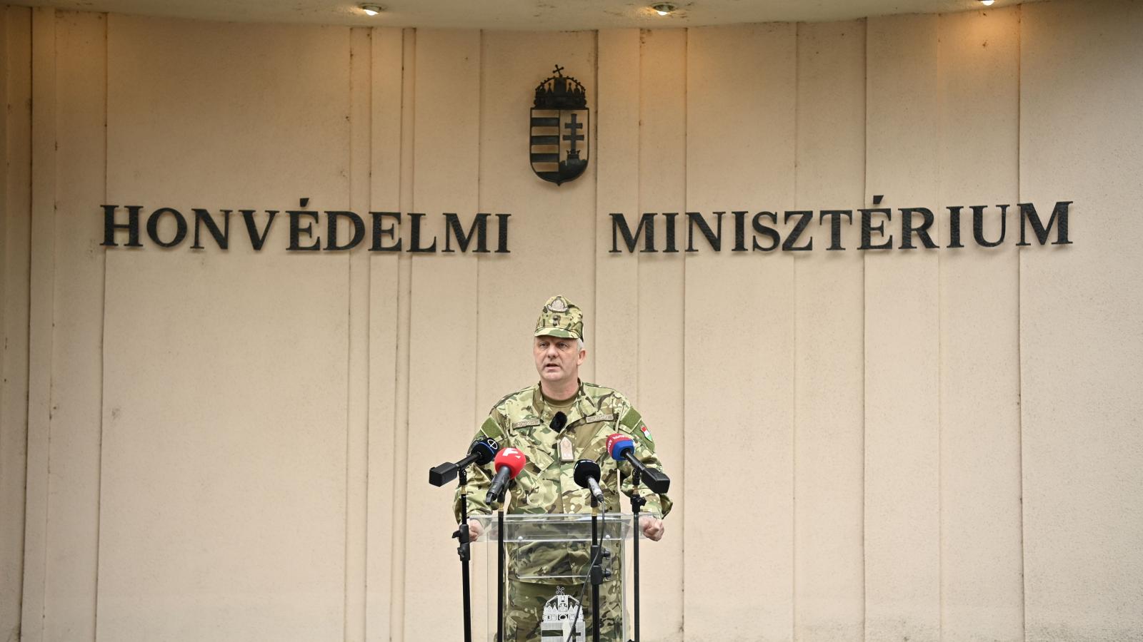 Somogyi Zoltán vezérőrnagy az újdörögdi balesetről tartott sajtótájékoztatón március 22-én 