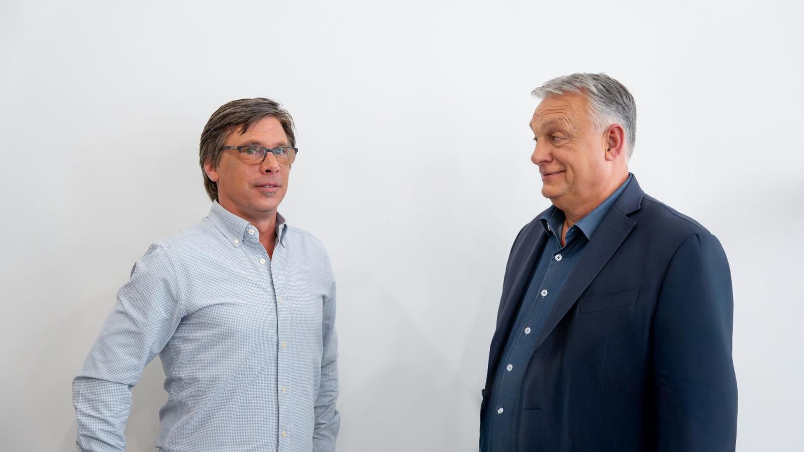 A beszélgetést Hont vs. Orbán felkiáltással reklámozták, de a vs. finoman szólva túlzás volt