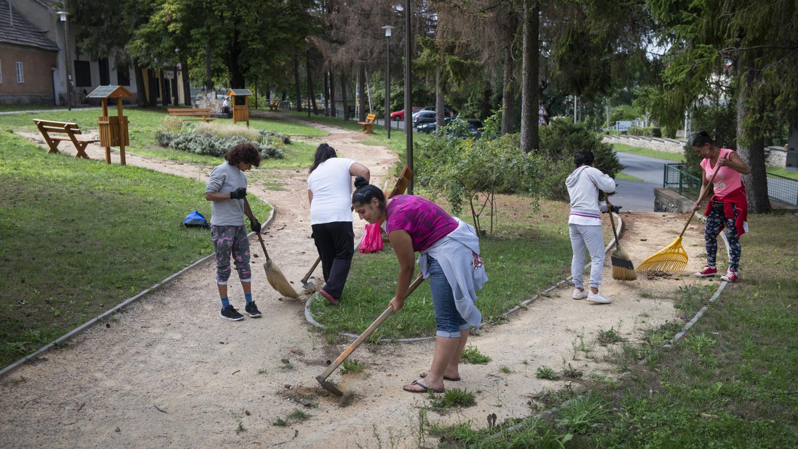 A közmunkások tartják rendben a településeket