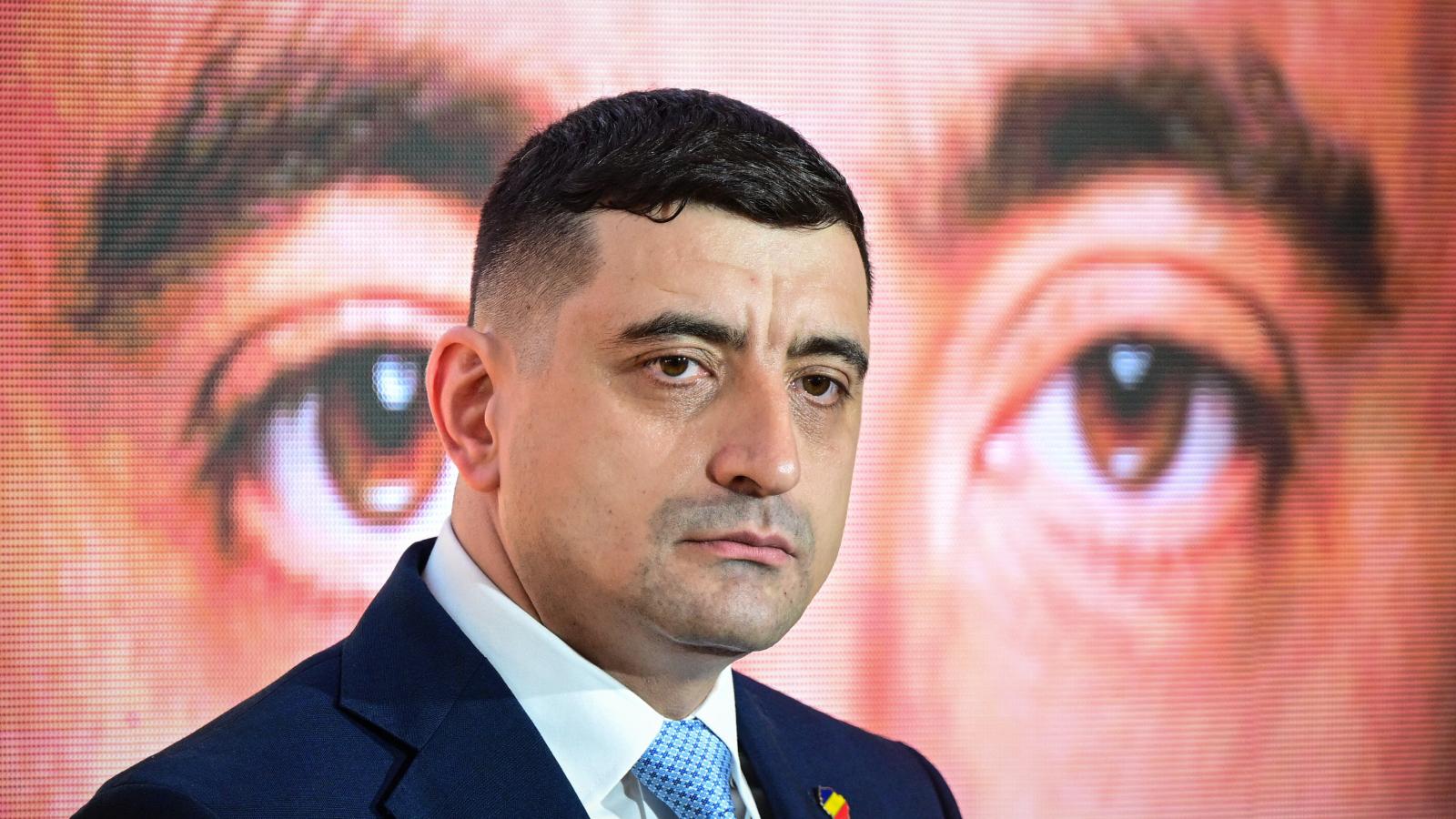 A román elnökválasztás első fordulójának fő esélyese George Simion, a szélsőjobboldali AUR jelöltje