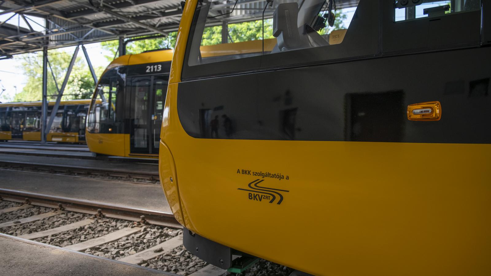 Eddig nyolc villamos érkezett meg az 51-ből, a BKK nem tud fizetni értük