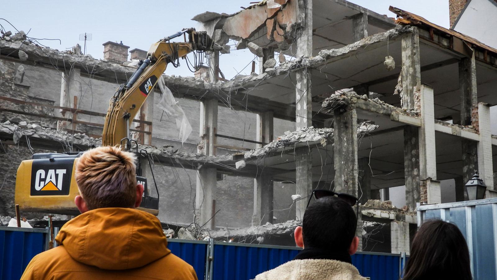 A budai Várban található, világörökségi védelem alatt álló egykori Diplomataház későbbi nevén Burg Hotel bontása 2022-ben