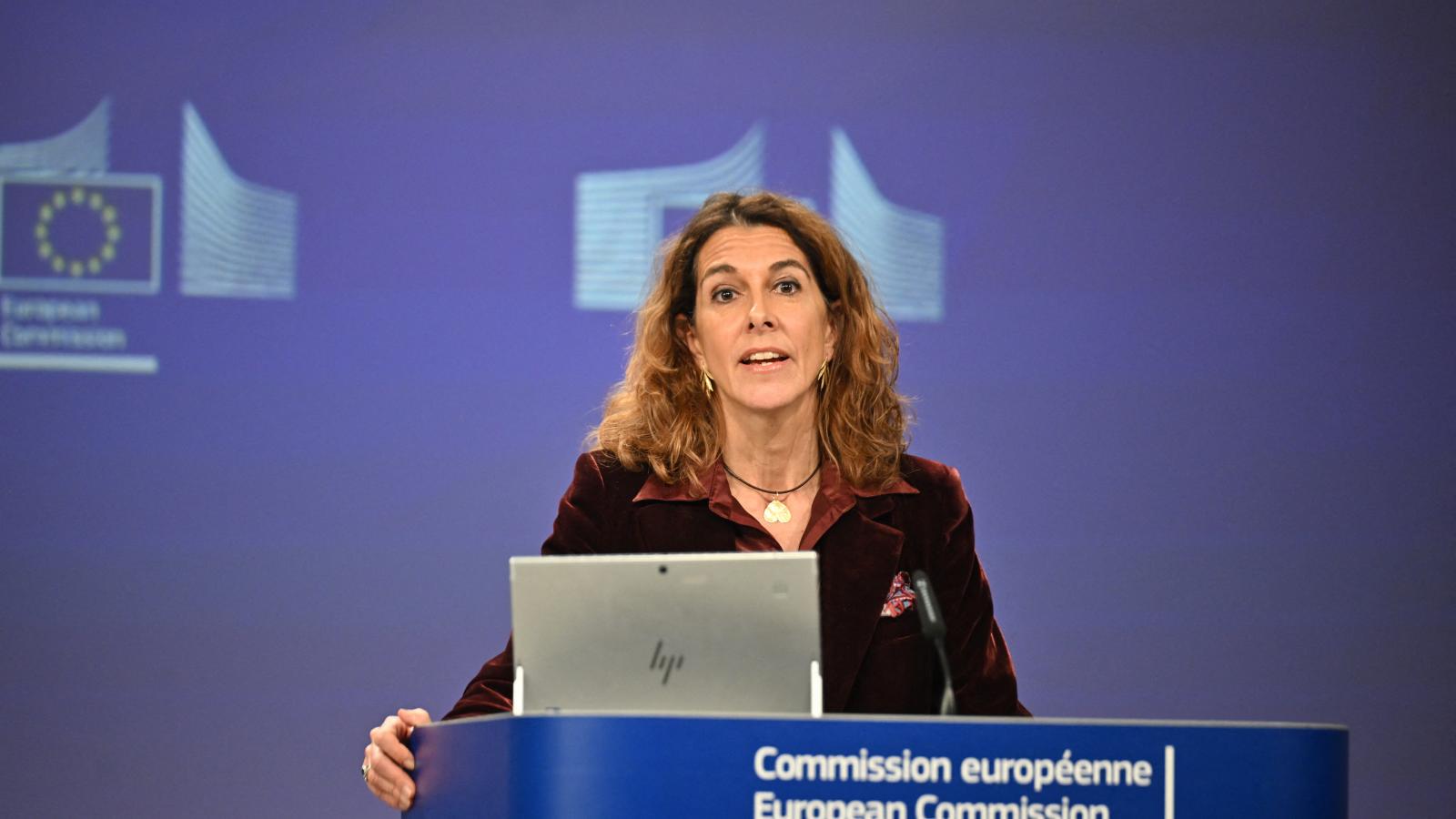 Paula Pinho - Korábbi felvétel 