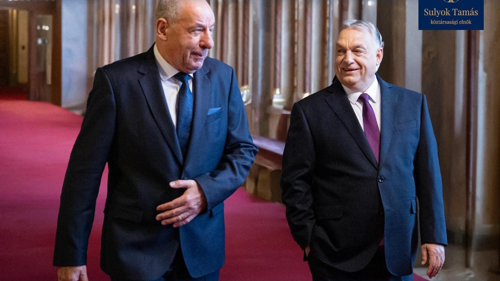 Sulyok Tamás köztársasági elnök és Orbán Viktor miniszterelnök. 
