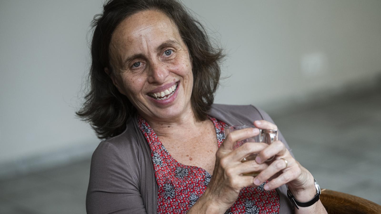 Tompa Andrea „A gyermek neve” címmel hoz életrajzi performanszt