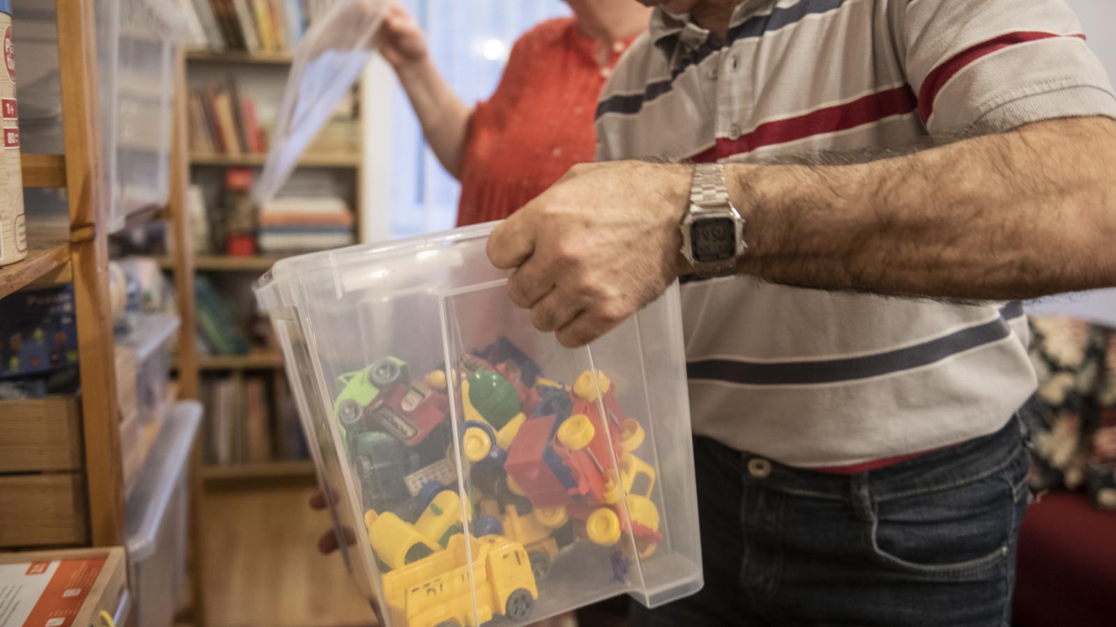 Számos helyen gyakorlat, hogy a gyermekvédelmi rendszer a gyerekeket nem tudja abban a megyében elhelyezni, ahonnan a családjukból kiemelték őket