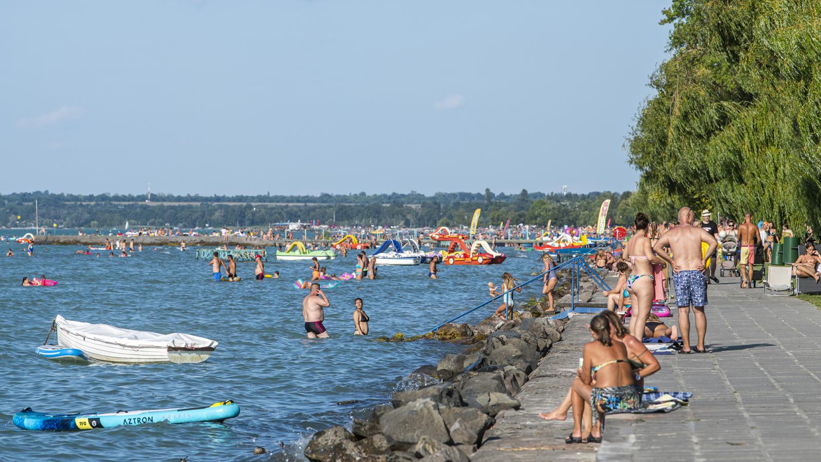 Tele a part. Meg főszezon előtt nem sokkal a net is az álláshirdetésekkel