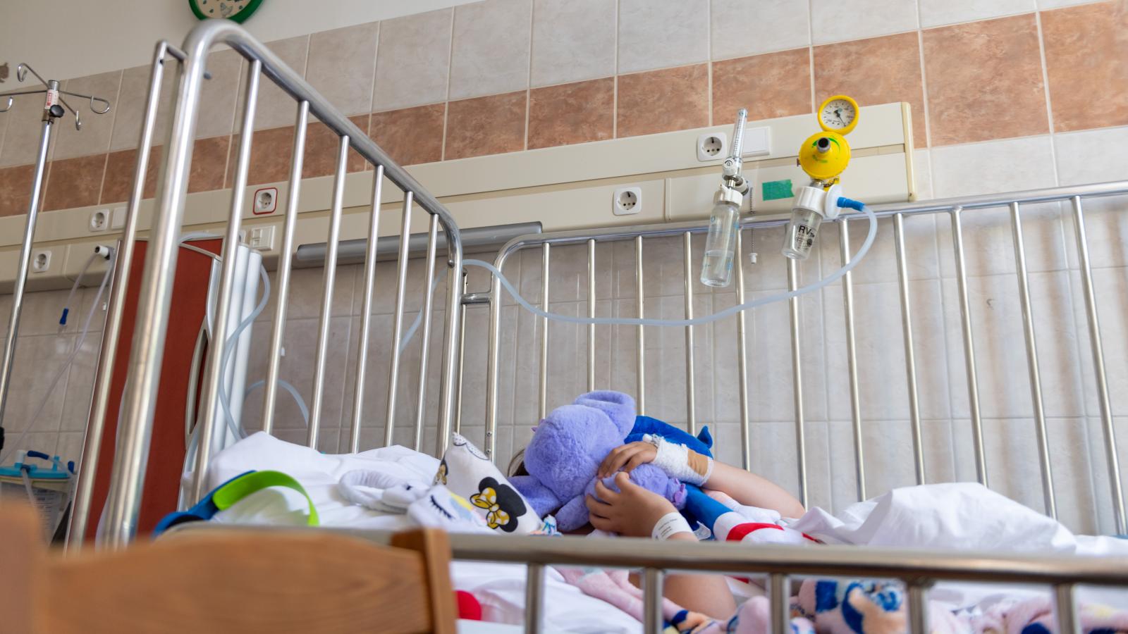 A BM most már kérésre sem közöl adatokat arról, hány csecsemő vagy kisgyerek rekedt a kórházakban és hogyan rendezi sorsukat a gyermekvédelem