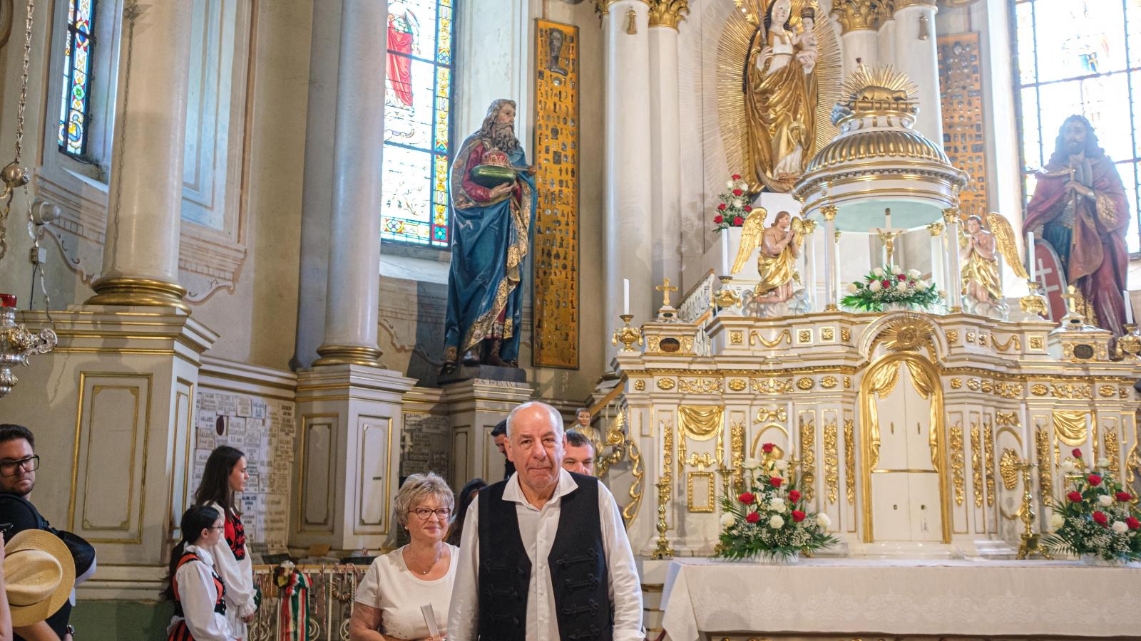 A köztársasági elnök templomban. Már csak ő segíthet