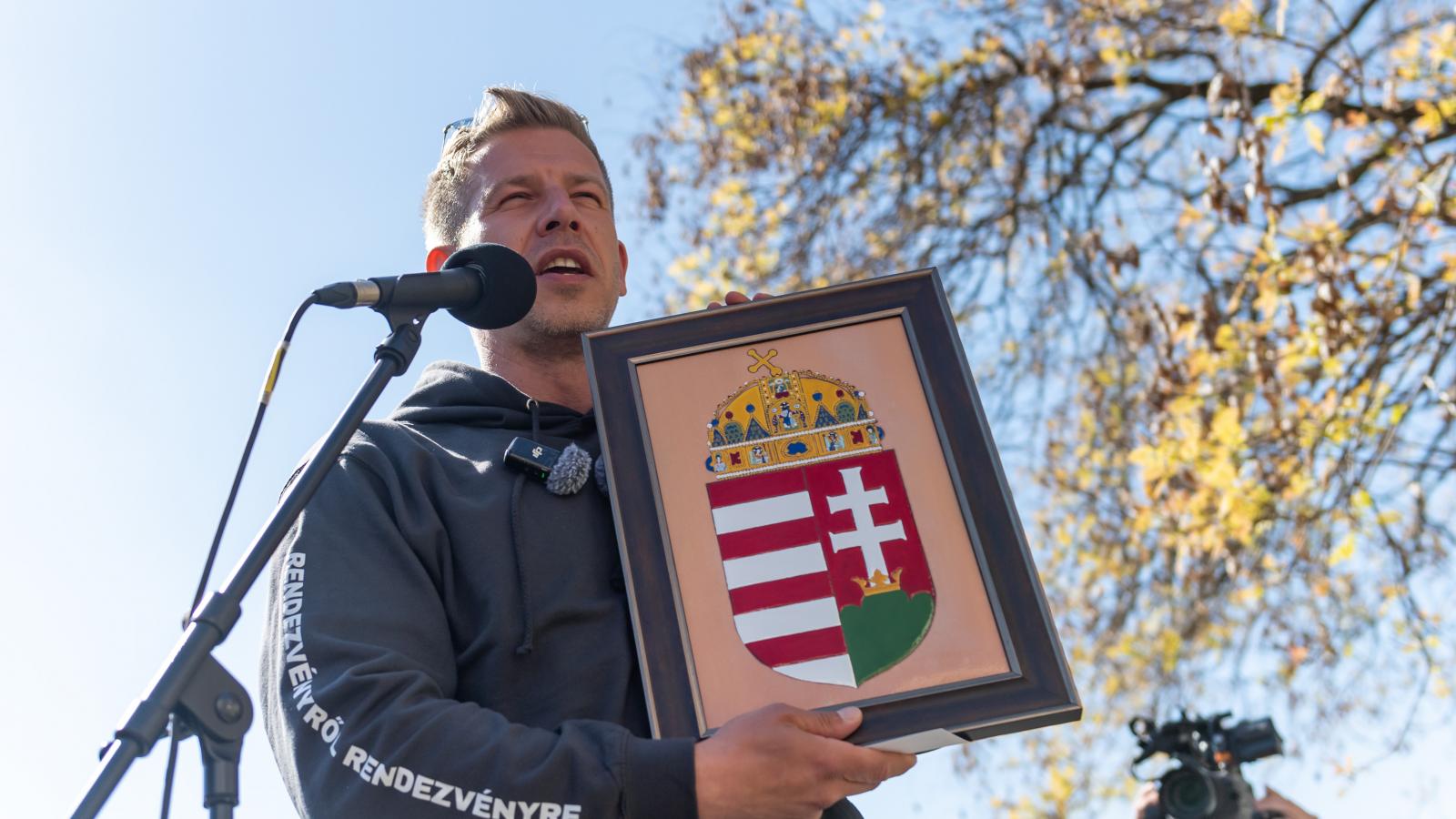 Magyar Péter az országjárásának komáromi állomásán április 9-én